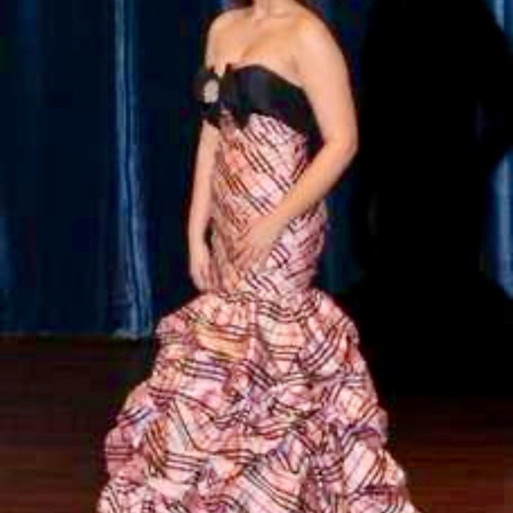 Elegant strapless evening gown/prom Dress